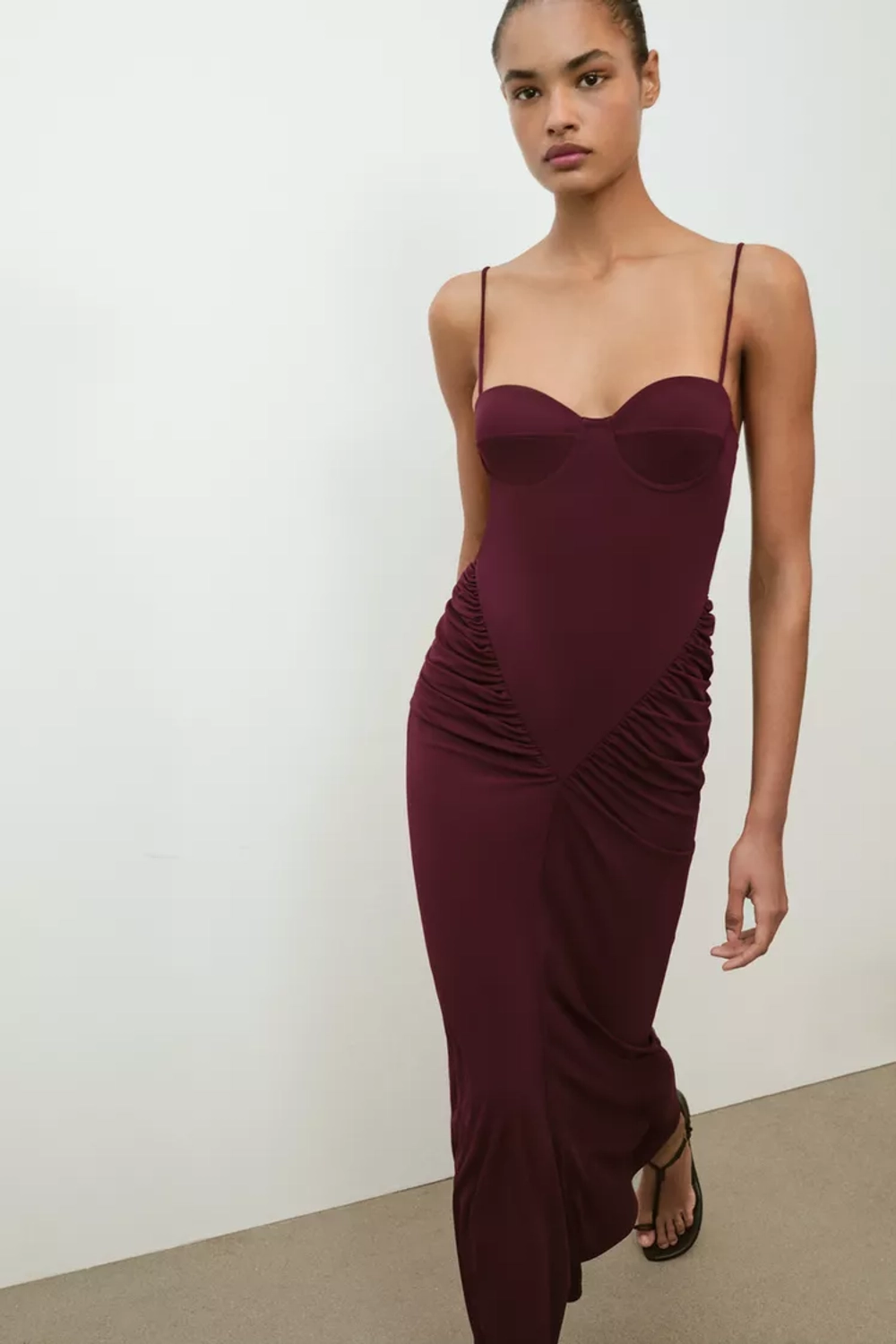 ZARA ПЛАТЬЕ-КОРСЕТ СО СБОРКАМИ, БУРГУНДИ