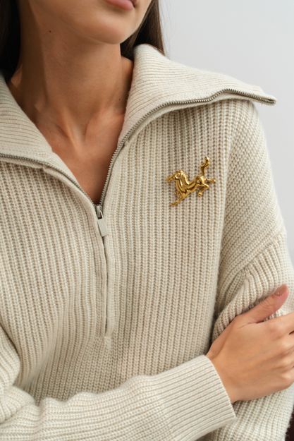 золотистый