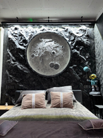 Луна на стене