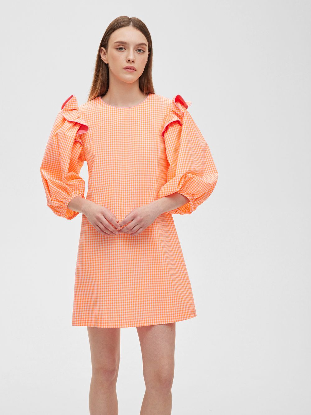 Платье с воланами в клетку кораллового цвета цвета