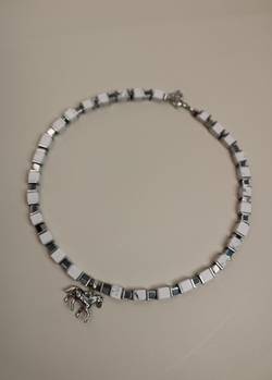 Колье-чокер «Талисман Лошади» — кахолонг и гематит