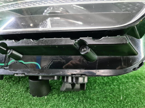 Битая Фара правая Genesis G90 (2018-2022) LED