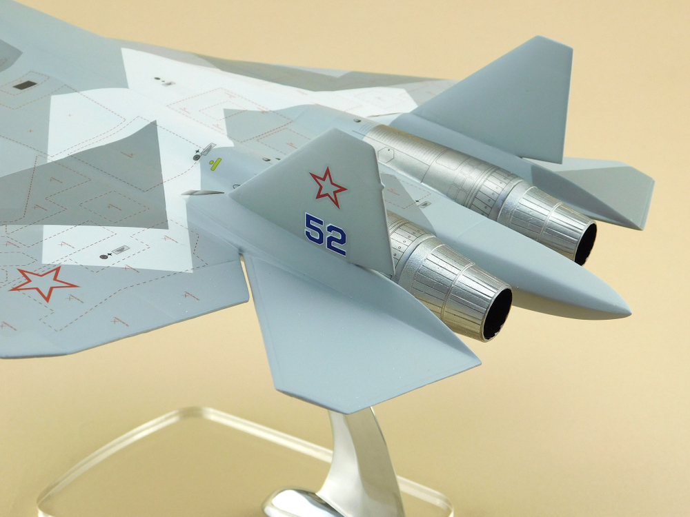 Модель самолета Су-57 (М1:48, 052, Камуфляж)