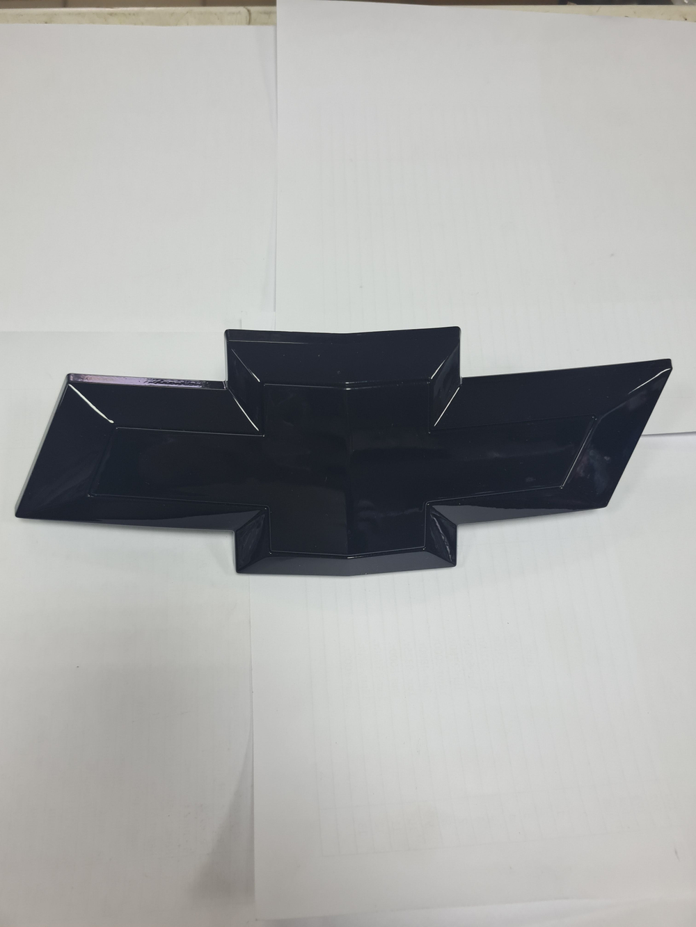 Эмблема передняя Шевроле Кобальт желтая