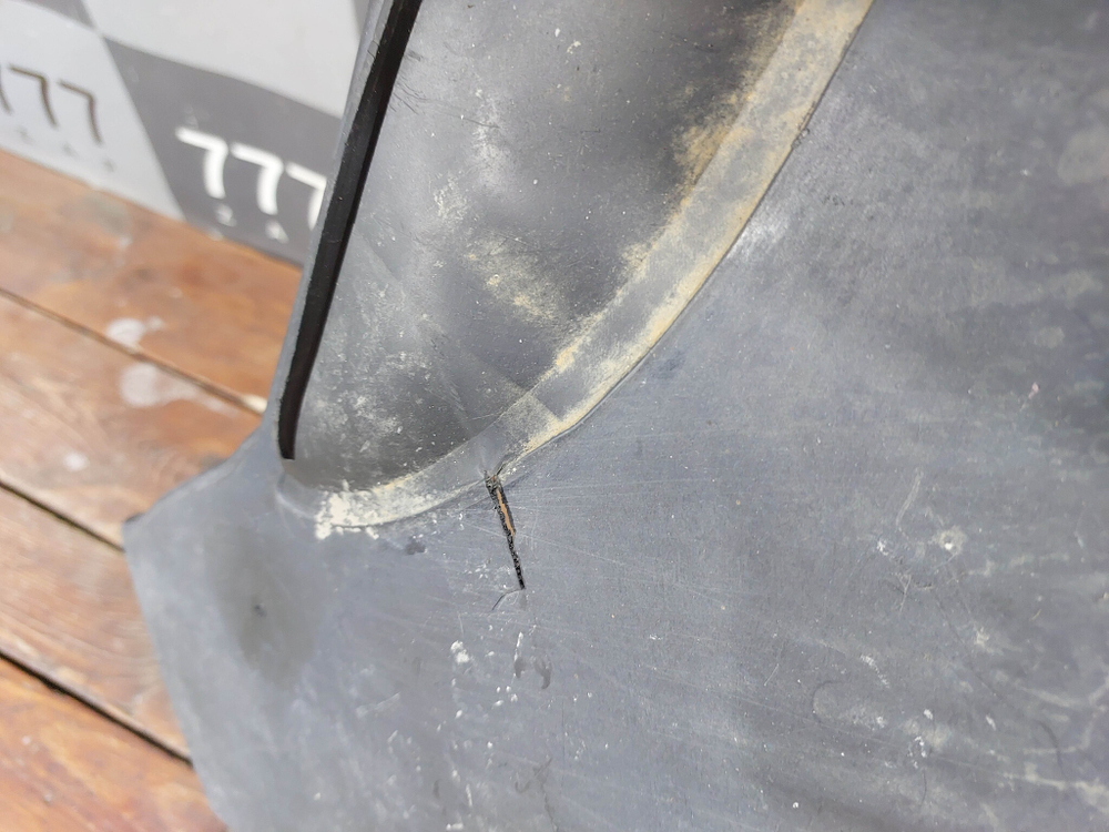 Пыльник бампера передний правый BMW X3 (G01) 17-нв Б/У Оригинал 51717445680