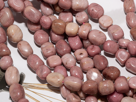 Нить бусин из родонита 7х9мм (галтовка)