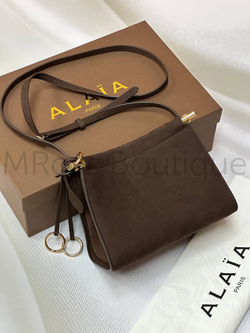 Маленькая сумка на плечо Alaia Le Click темно-коричневого цвета