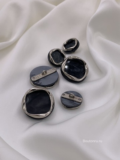 Пуговицы черные перламутр с серебром неровный квадрат
