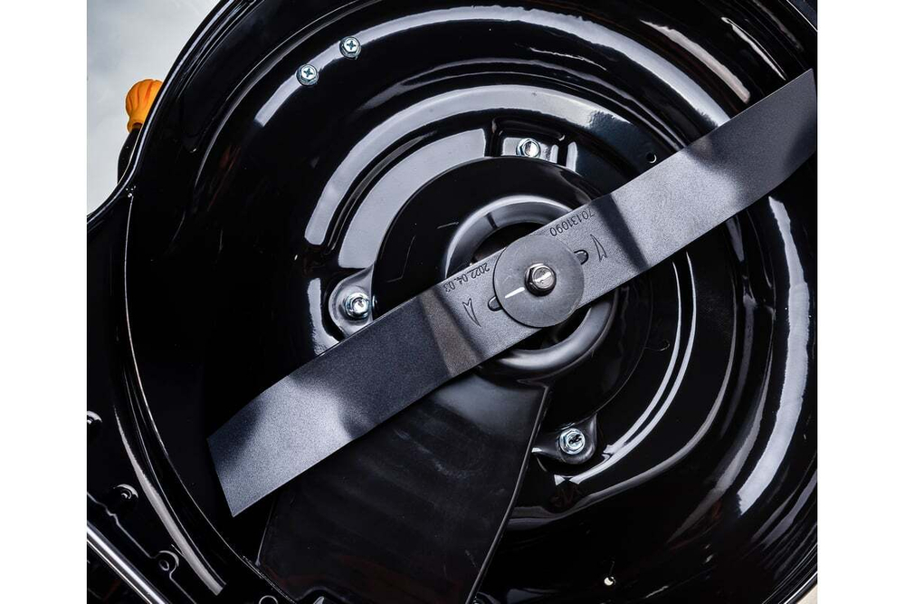 Газонокосилка бензиновая Champion LM4627