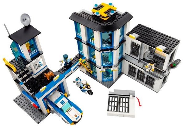 Конструктор LEGO City 60141 Полицейский участок