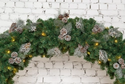 Хвойная арка Санкт-Петербург 240*160 см. с серебряным декором, 260 теплых-белых Led ламп, Литая+ПВХ, ЕлкиТорг (28009)