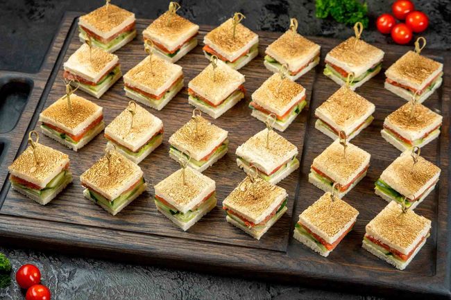 Мини-сэндвич с лососем, 24 шт.