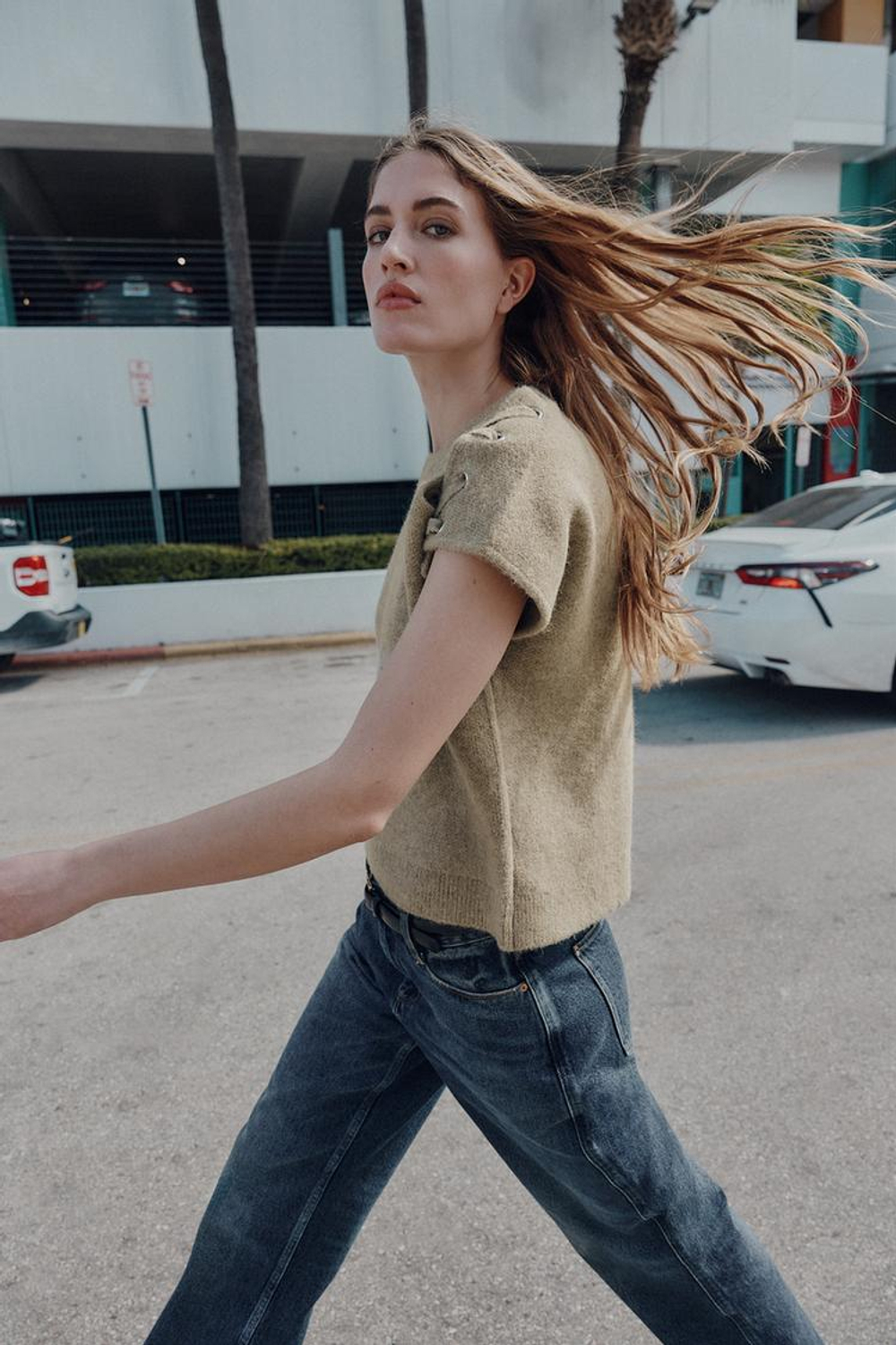 ZARA ДЖЕМПЕР С ОТДЕЛКОЙ НА ПЛЕЧАХ, ЭКРЮ/ХАКИ