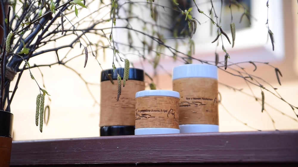 Кружка большая фарфоровая c берестой и с цитатами Чехова. Chekhov forever.