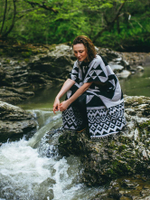 Накидка с этническим геометрическим рисунком черная