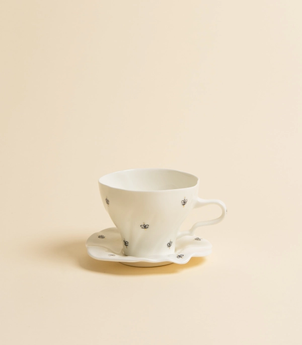 Чайная пара – Цветочки, с чёрной росписью | Reveri