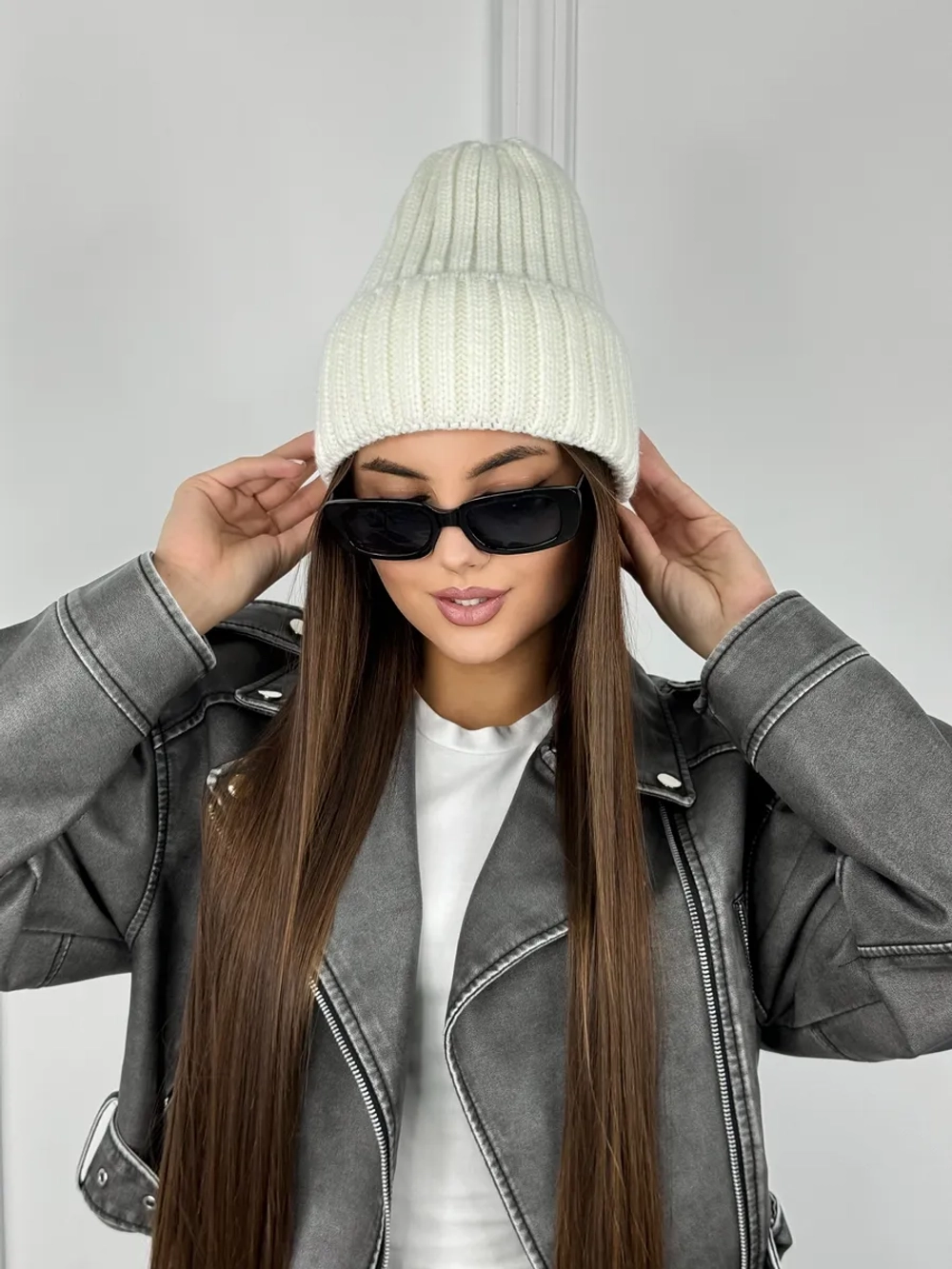 шапка вязаная теплая зимняя с отворотом стильная