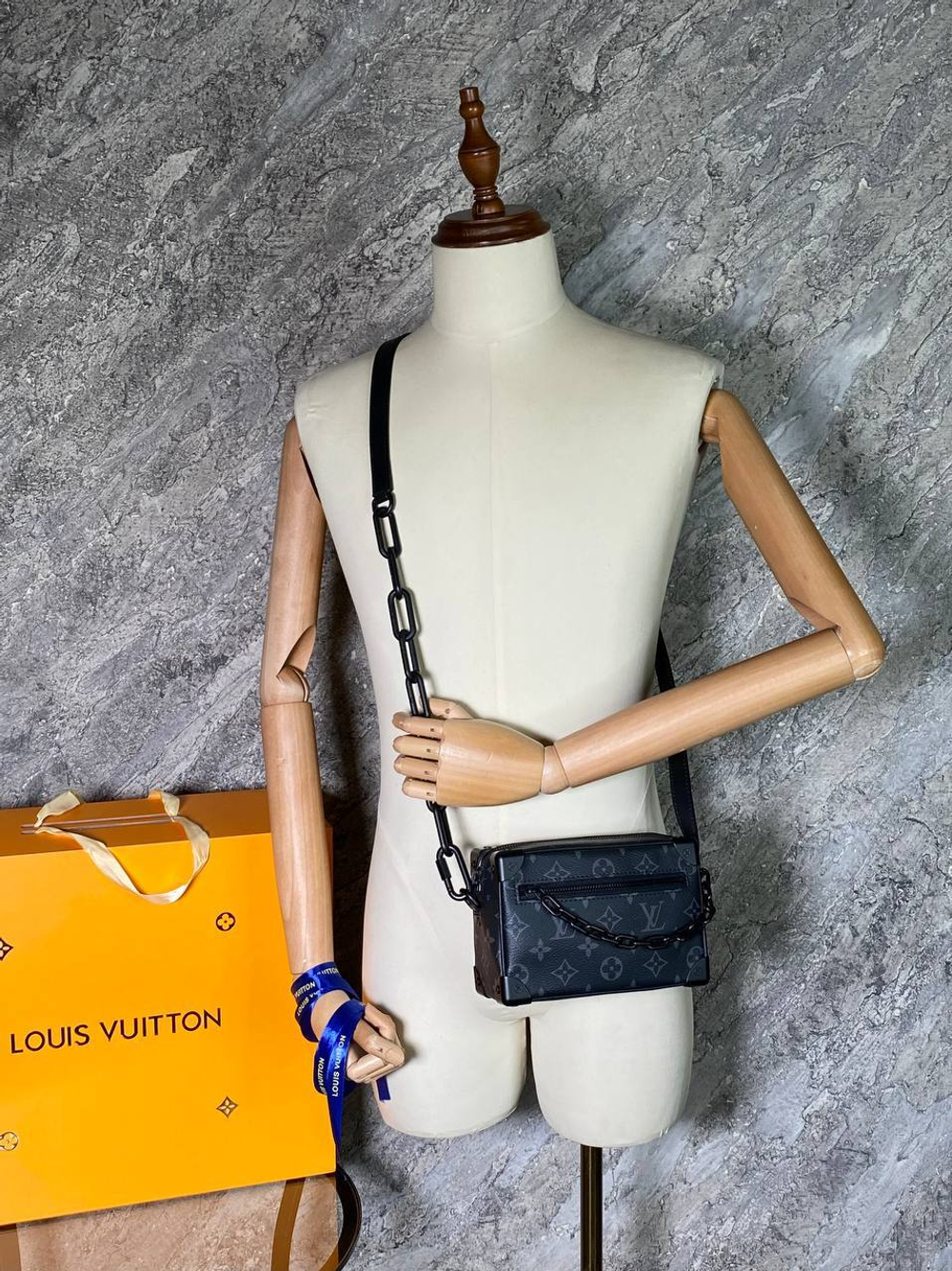Сумка-мессенджер Louis Vuitton