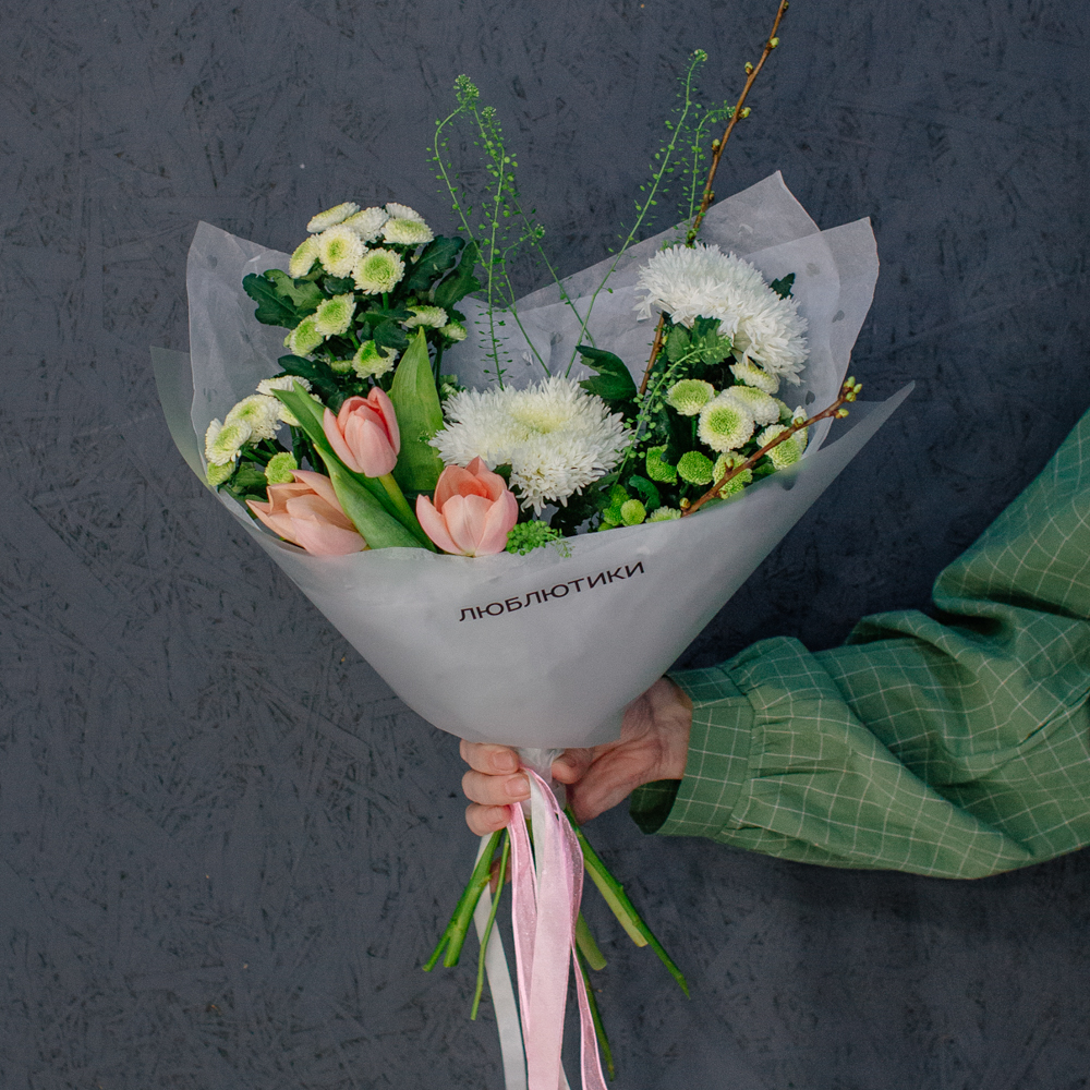 133. Свежий весенний букет с тюльпанами