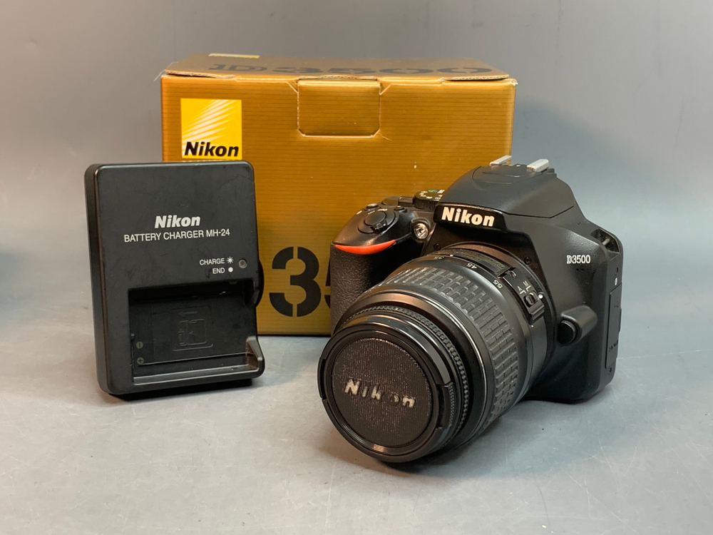 Nikon D3500 kit 18-55mm 33.700 кадров
