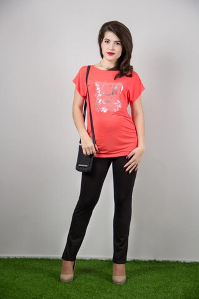 Туника для беременных из вискозы (95%) с блестящим принтом кораллового цвета на размер 48,50