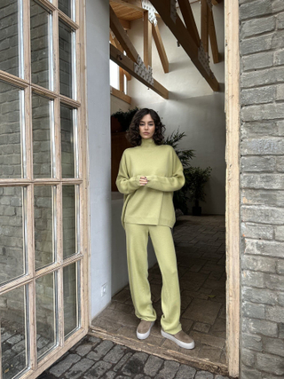 Свитер WEEKEND, анисовый