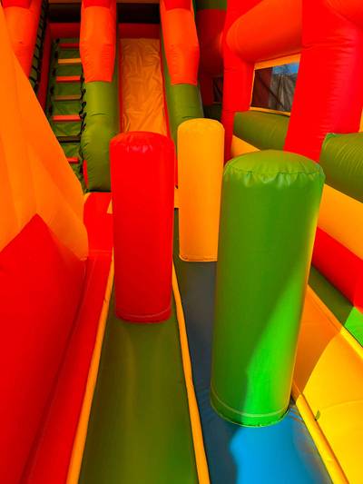 Коммерческий надувной батут «Страна Сафария 2» с крышей и двумя горками, 12*6*6 м