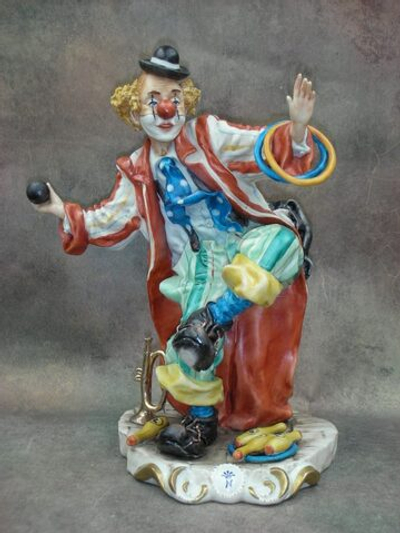 Статуэтка. Фарфор. Клоун жонглёр. Capodimonte. Италия