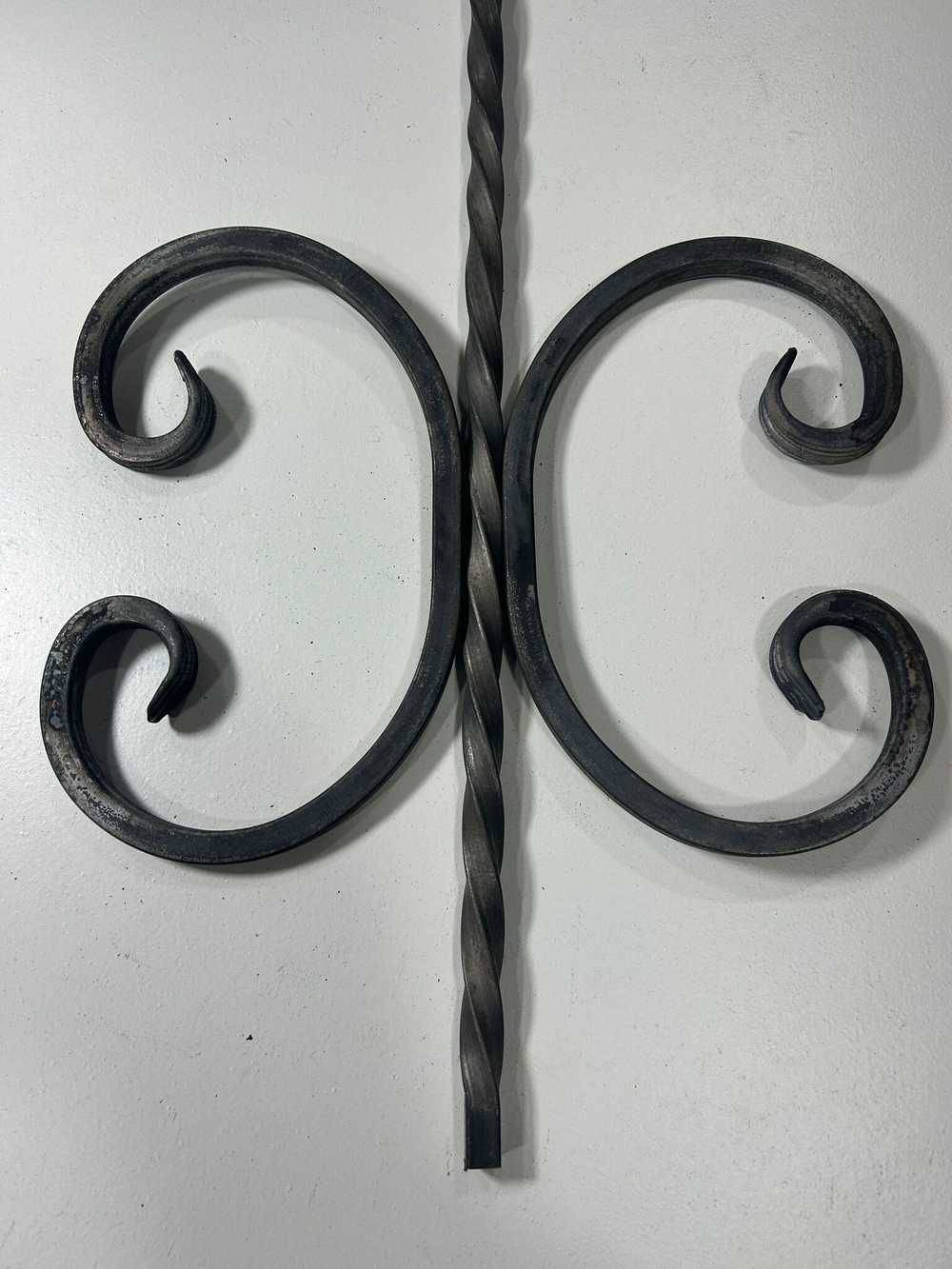 Кованый элемент Вензель 130х230мм квадрат полнотелый 10х10мм