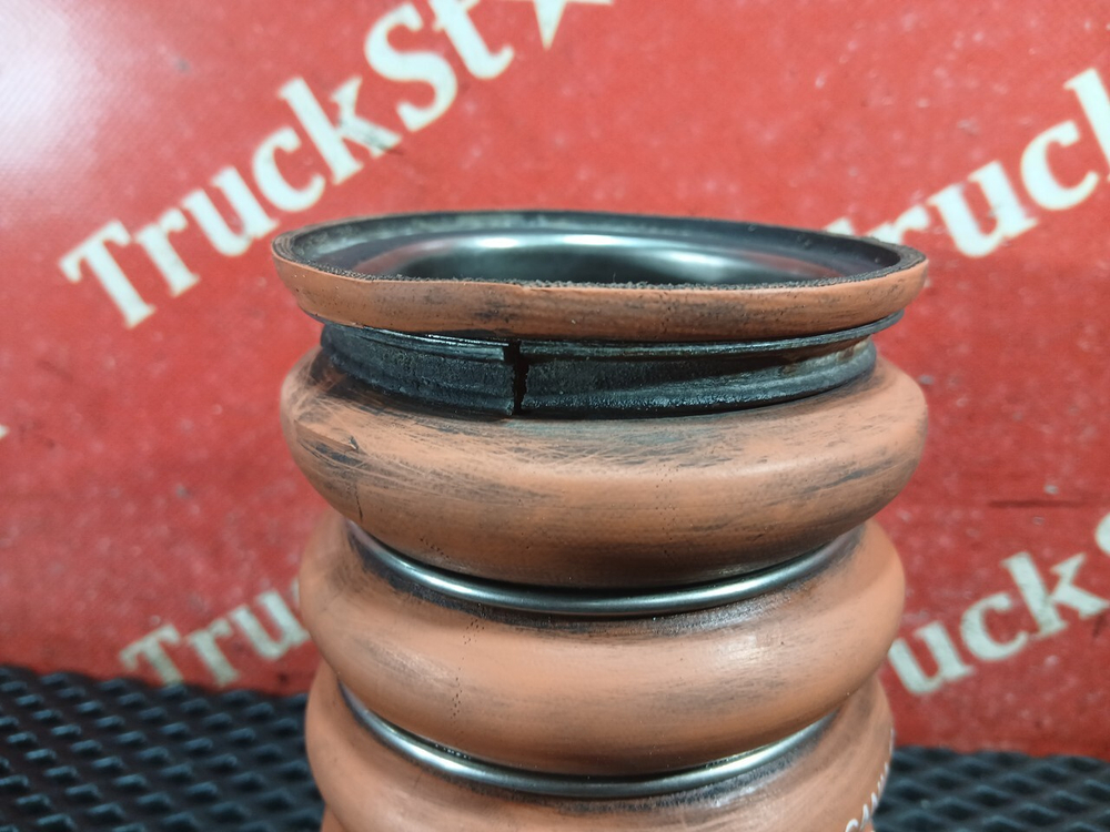 Патрубок интеркулера