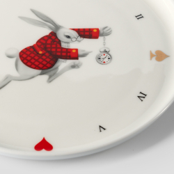 Блюдо десертное Farforite «Бегущий кролик / В стране чудес» 20 см без подарочной упаковки