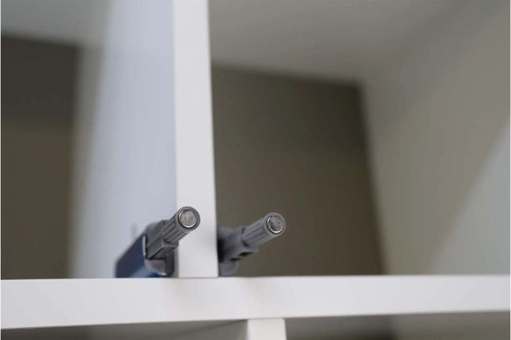 Шкаф для одежды распашной с полками Белый 200х57х220