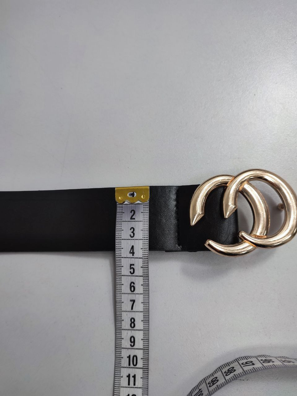 Ремень черный с золотистой пряжкой, новый