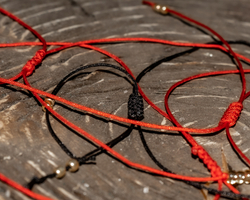 Браслет-морзе из бисера на красной нити "Я люблю тебя!" Desire by A.S.