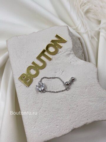 Кольцо серебристое на цепочке с белым стразом