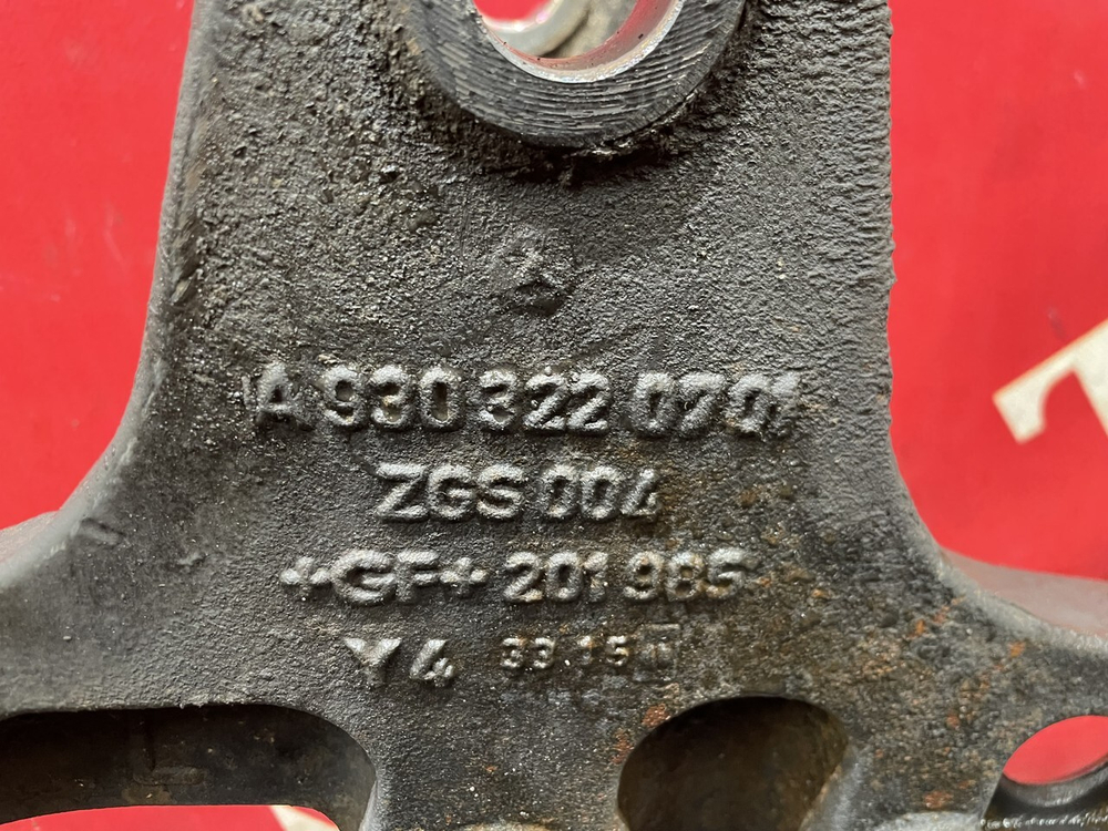 Кронштейн рессоры передней левый