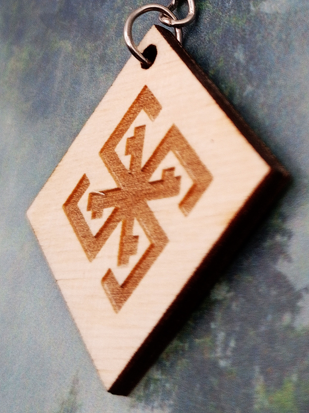 Брелок из дерева Сварга