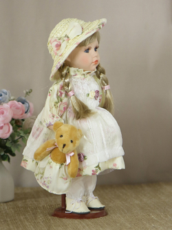 Кукла фарфоровая 12' на подставке