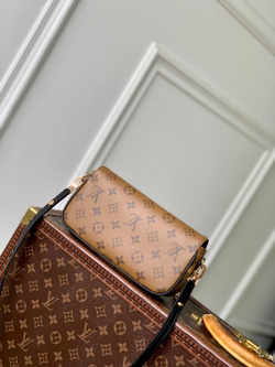 Louis Vuitton Ivy Wallet On Chain Bag