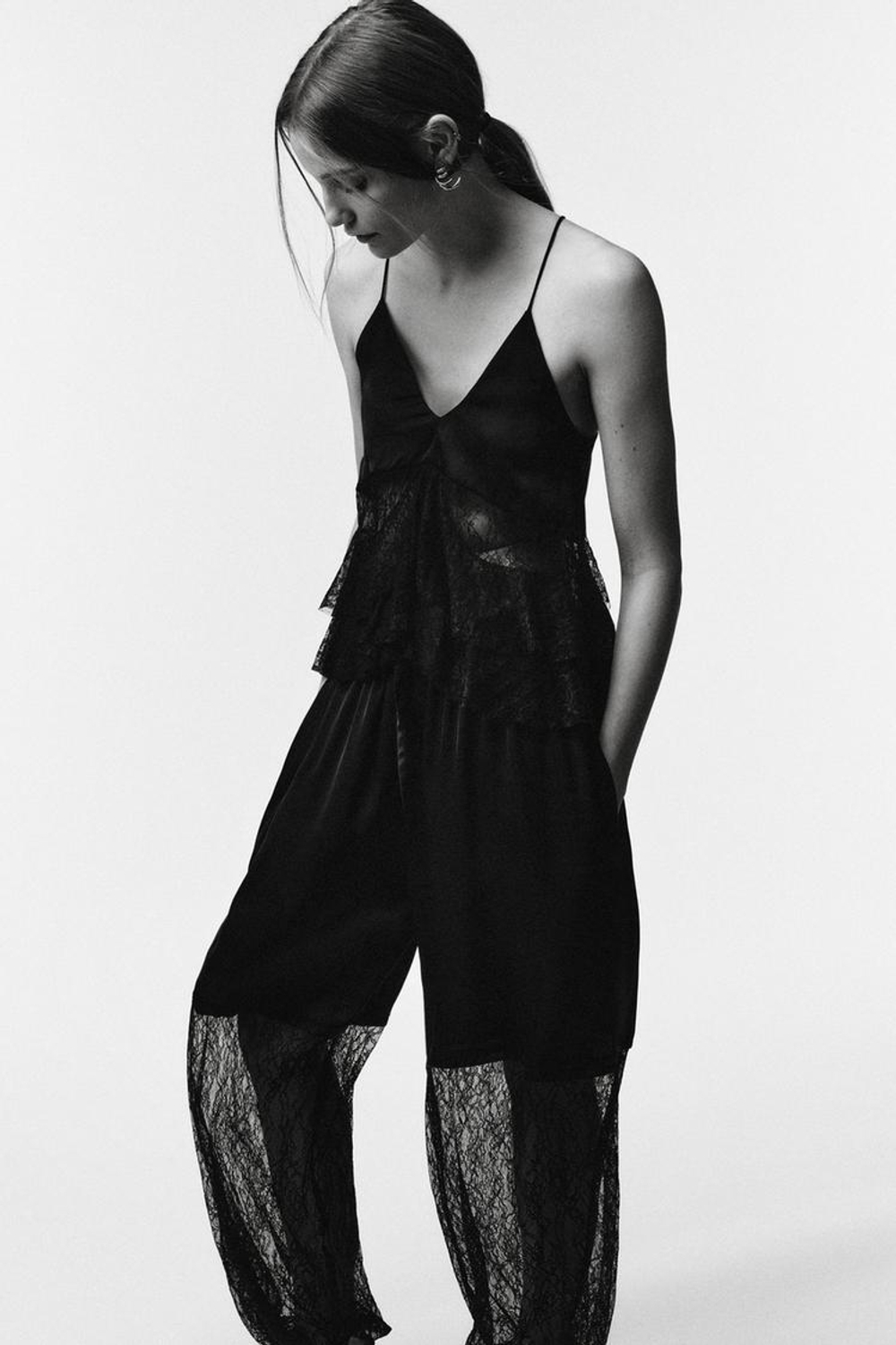 ZARA ТОП НА ТОНКИХ БРЕТЕЛЯХ, ЧЕРНЫЙ