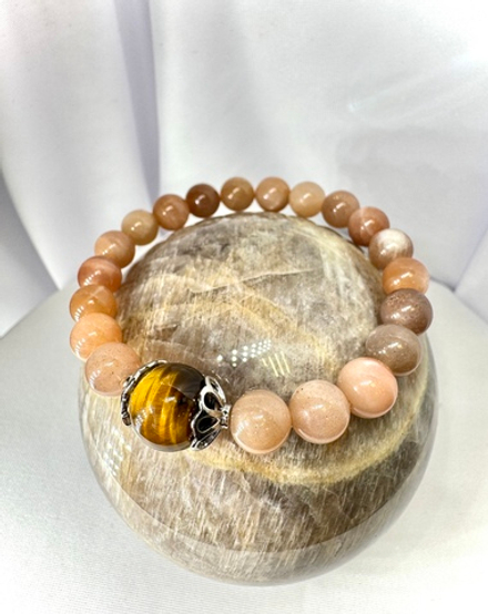 Браслет из Солнечного камня с бусиной Тигрового глаза