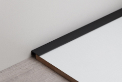 Антиплинтус алюминиевый Апл 01.2700.15. Черный 16х6,1х2700мм