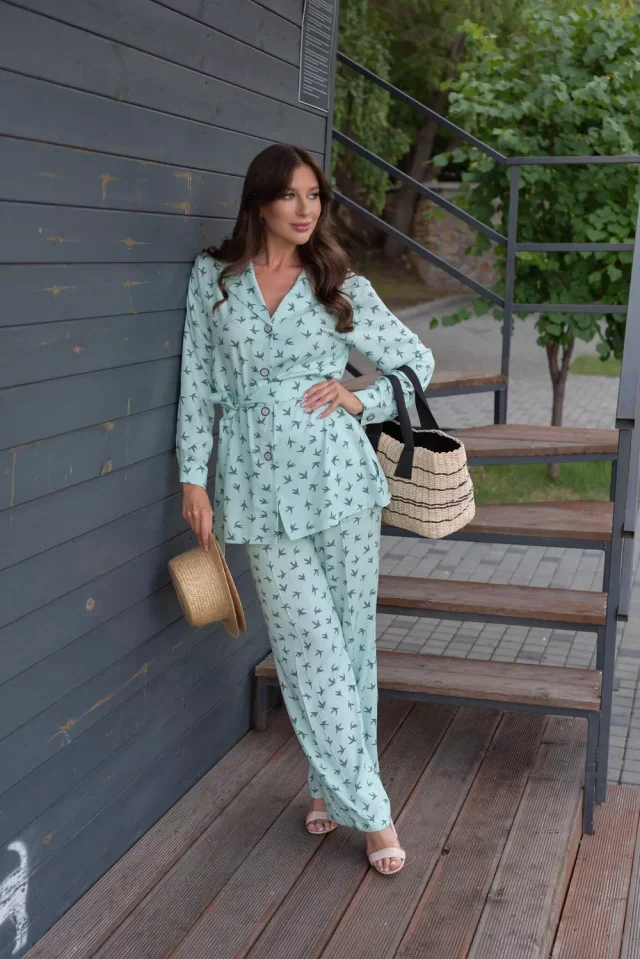 Костюм с птичками в бирюзовом цвете из вискозы