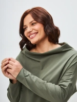 Лонгслив оверсайз с вырезом лодочка