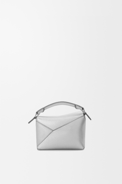 Loewe Мини-сумка Puzzle Edge из ламинированной овечьей кожи, серебряный