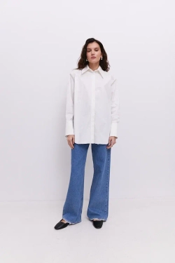 Рубашка с подплечниками белая