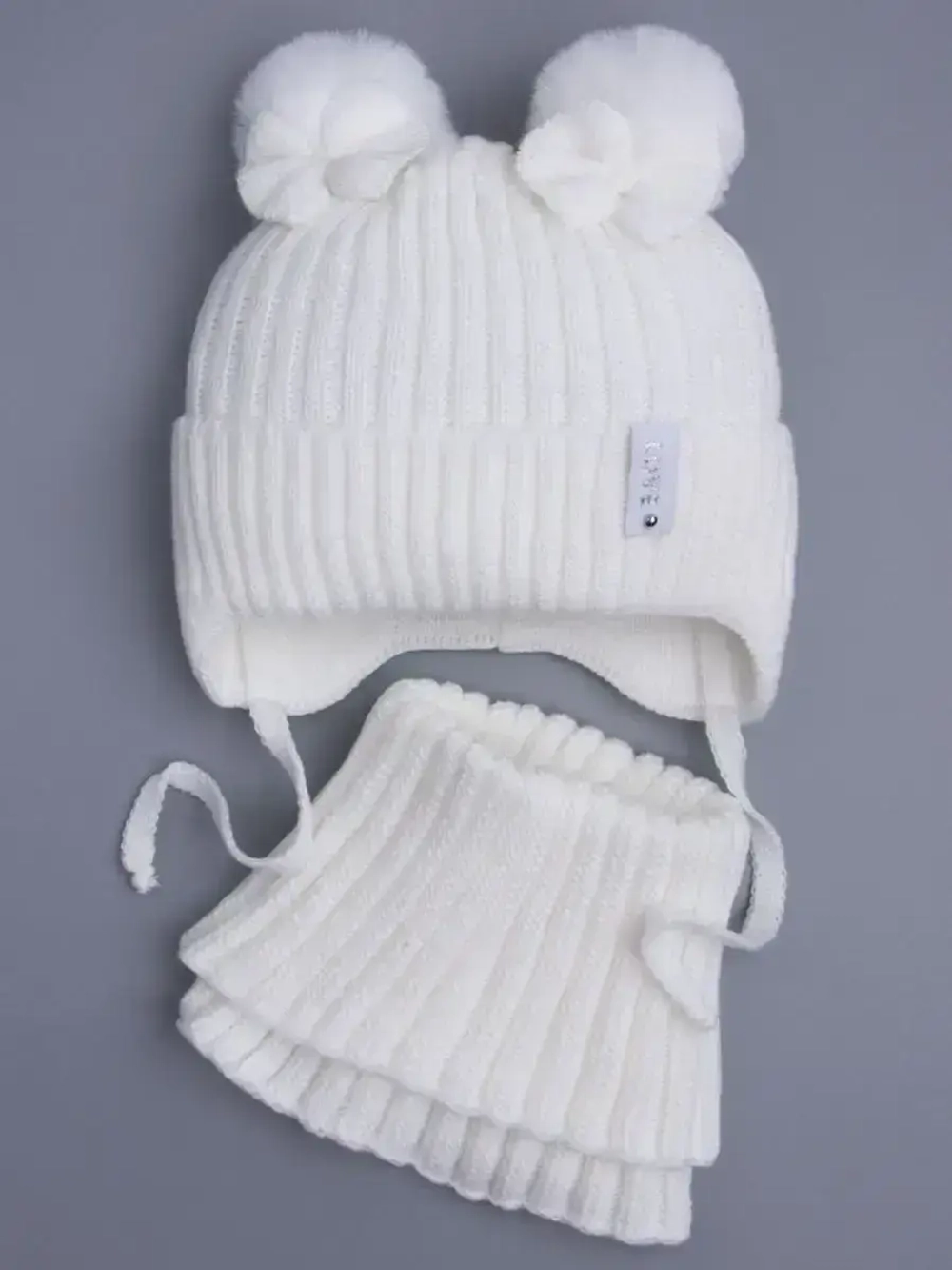 Шапка зимняя вязаная и снуд