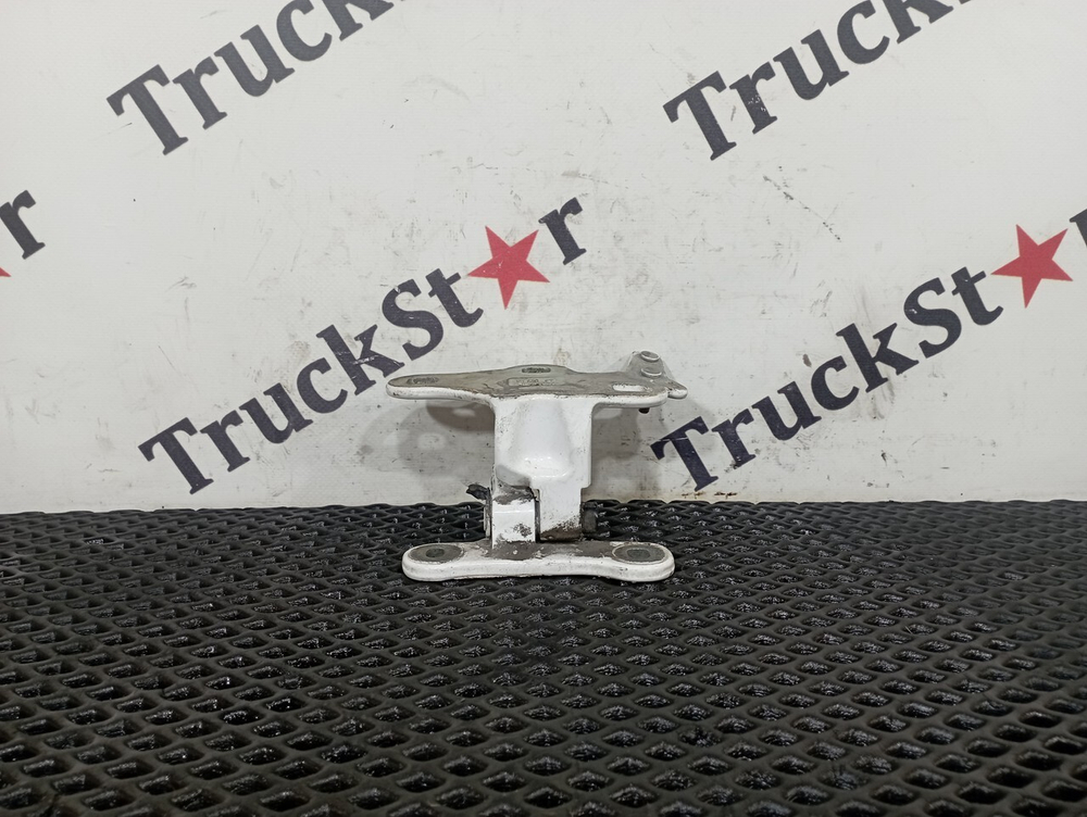 Петля двери верхняя левая 2020г