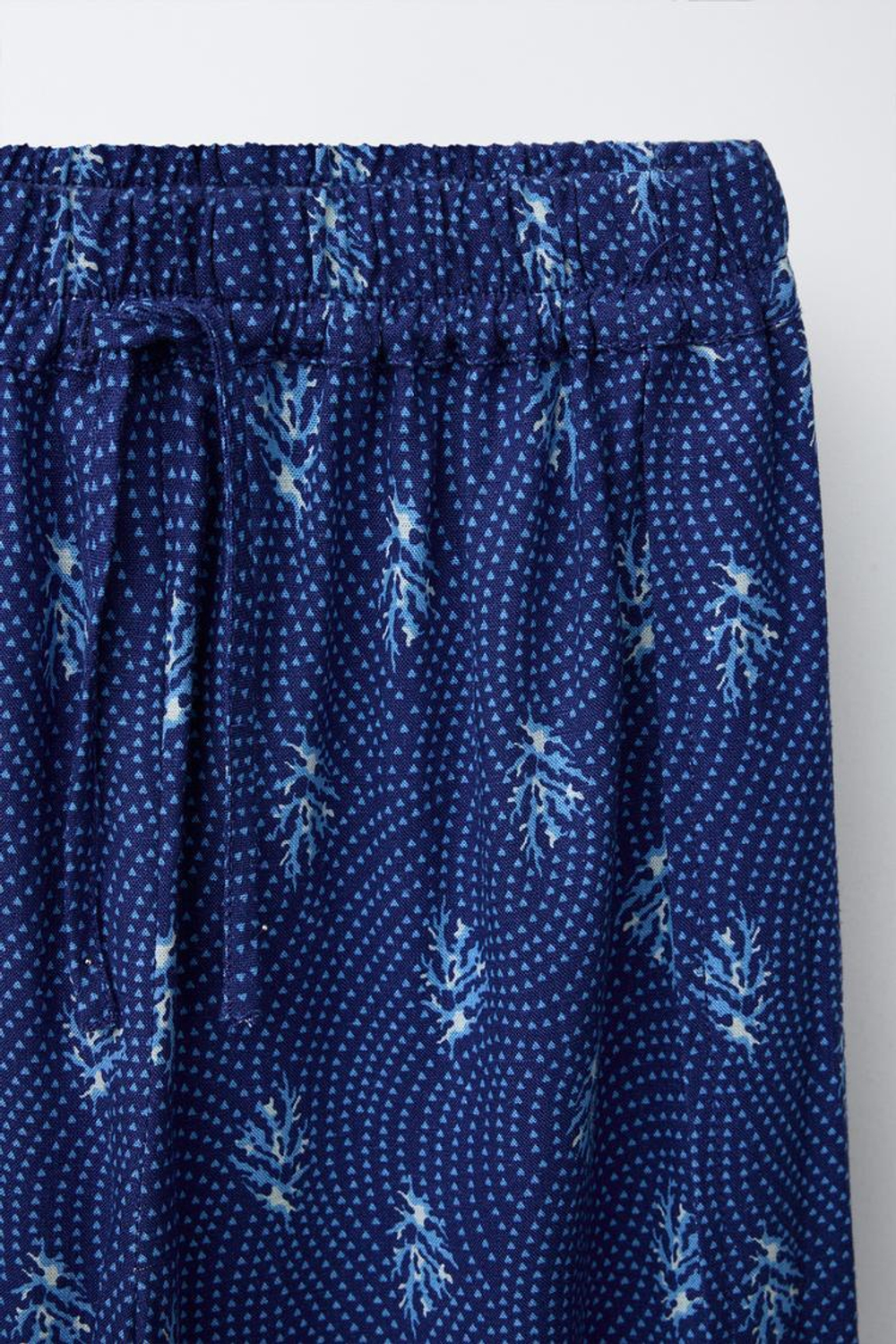 ZARA БРЮКИ ИЗ СМЕСОВОГО ЛЬНА С ПРИНТОМ И РАЗРЕЗАМИ, ЧЕРНИЛЬНО-СИНИЙ