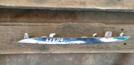 Молдинг решетки радиатора Mercedes C (W205) 14-18 Б/У Оригинал A2058880273